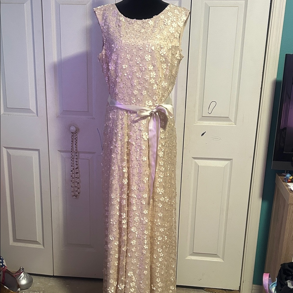 Tahari ASL Cream Floral Lace Wedding Dress